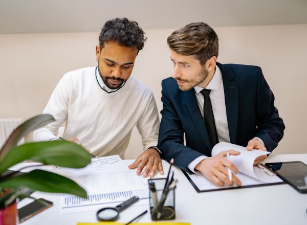 Responsable de communication à l'international. Maîtrise de l'anglais. à Saint-Nazaire